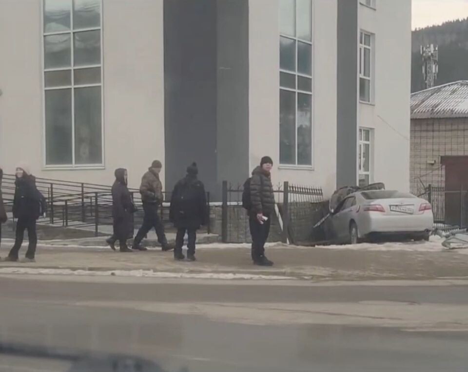    ДТП в Горно-Алтайске. Источник: t.me/zvezdaaltaya