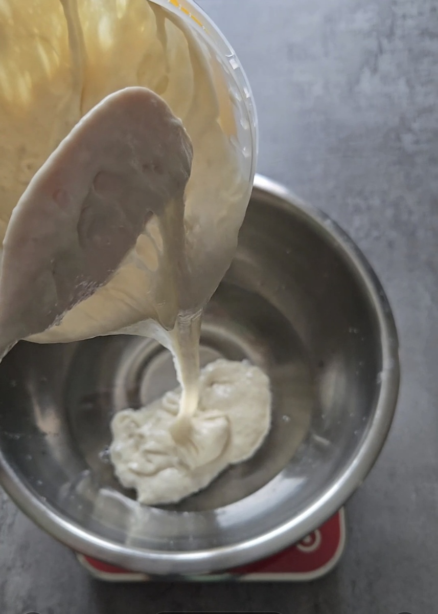 Опару готовлю с вечера. Ставлю часов в 11 - 12, чтобы с утра заняться хлебом.