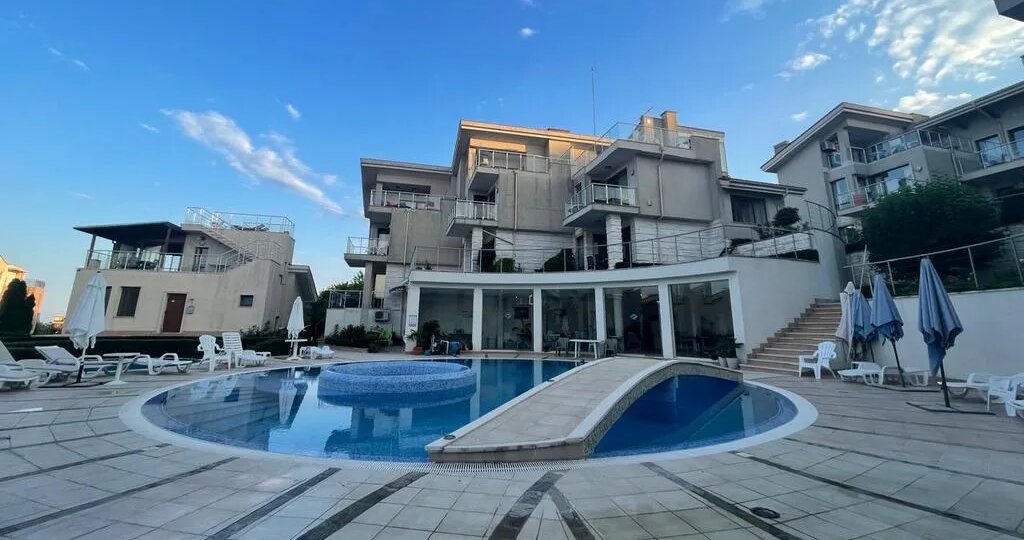 «У нас полгода зима, а здесь 2 месяца»: история переезда из Казани в болгарскую Бялу