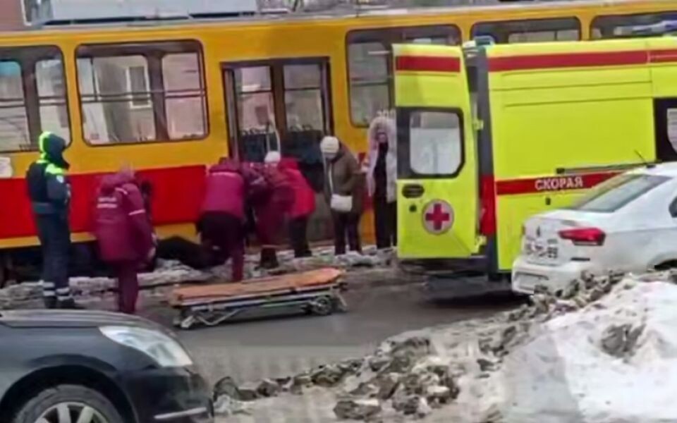    ДТП с трамваем в Барнауле. Источник: t.me/incident22