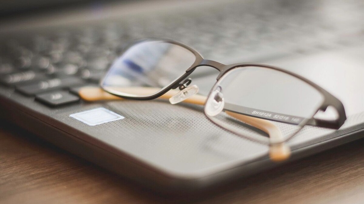    Зрение падало так быстро, что очки приходилось менять каждые полгода   1MI