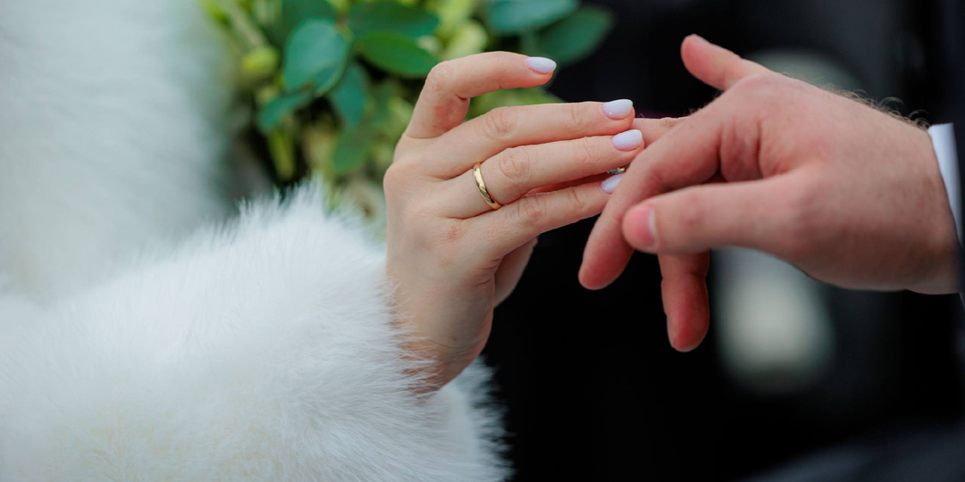 Свадьба на льду: в «Лужниках» впервые расписались прямо на катке