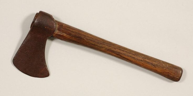Топор - одно из главных орудий крестьянского восстания.