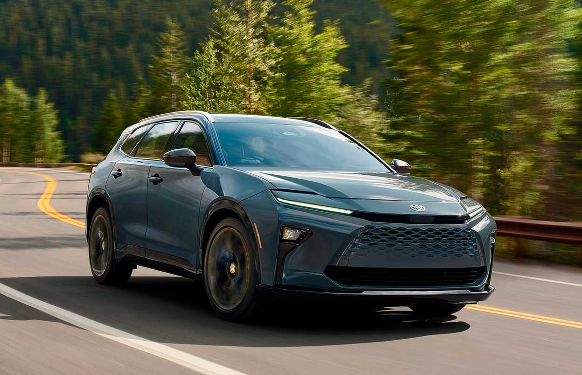 Toyota Crown Signia с гибридной силовой установкой