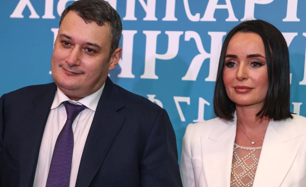 на фото Ольга Полякова и Александр Хинштейн