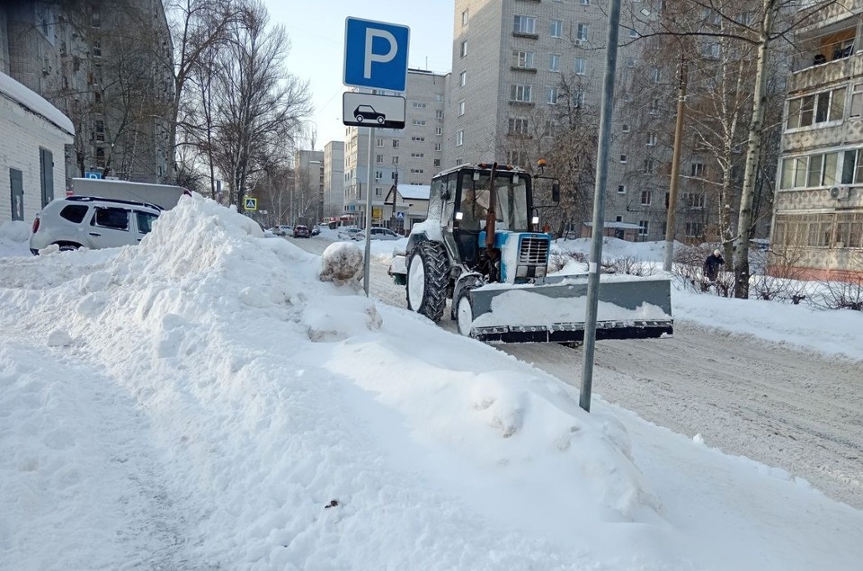    Сугробы в Нижнем Новгороде выросли на 25 сантиметров за ночь. Екатерина МАРКЕЛОВА