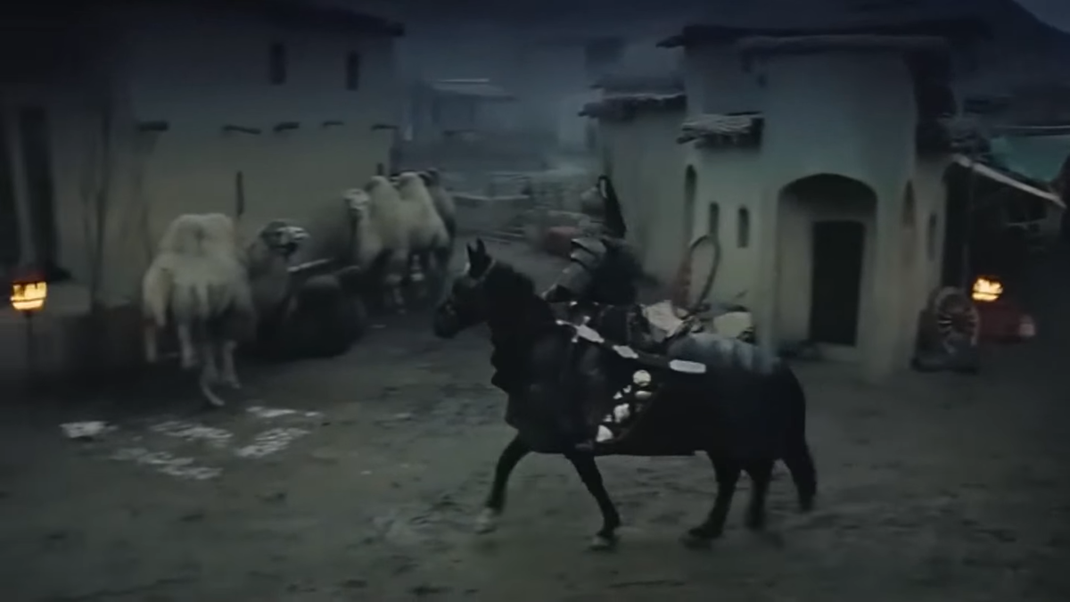 Кобыланды батыр на коне. Кадр из художественного фильма «Казахское ханство: Алмазный меч» (2016 г.).