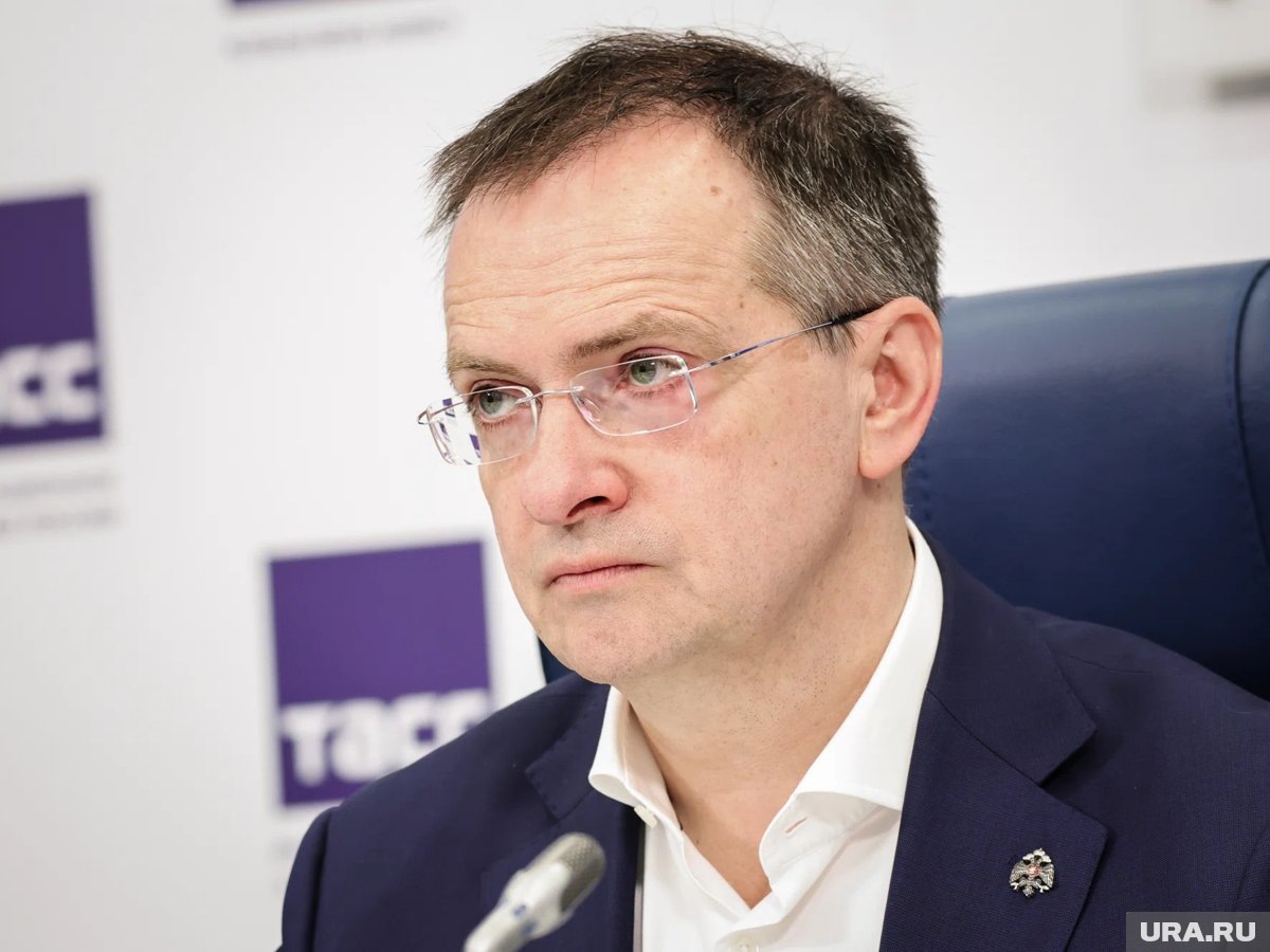     Мединский не участвовал в двух последних трехсторонних встречах, проходивших в ОАЭ