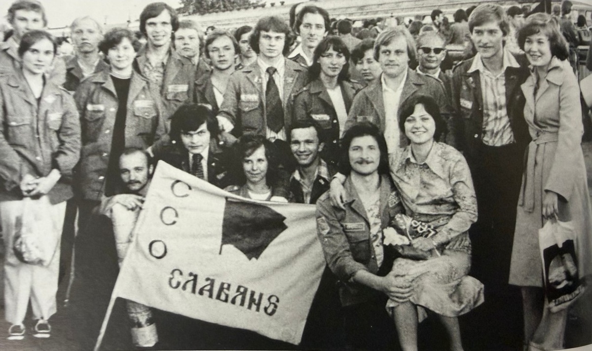 Студенческий строительный отряд "Славяне" (1978 г.) перед отправкой в г. Усинск (Коми АССР)