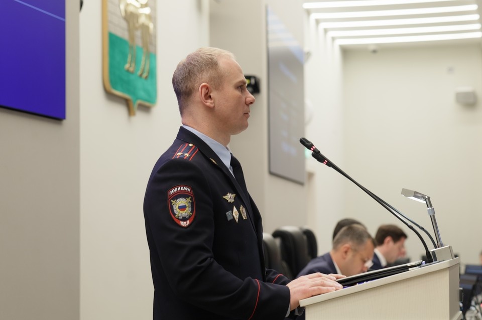    Врио начальника УМВД по Челябинску Александр Рябоконь на заседании Челябинской городской Думы рассказал, сколько денег горожане перевели мошенникам Любовь ЛАНЧЕВА