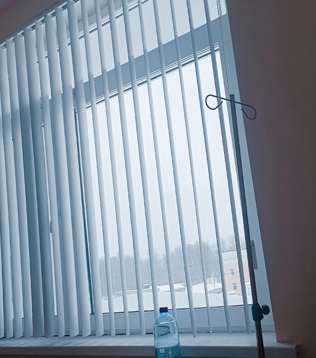 За окном зима зимняя