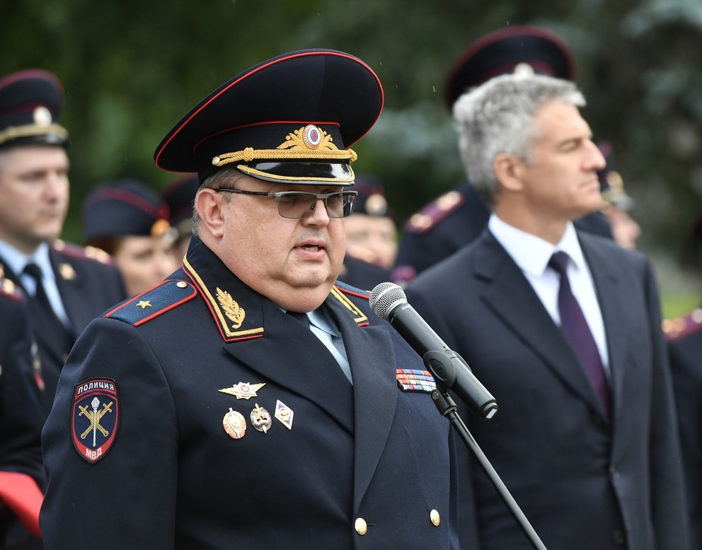 Министр МВД Карелии Дмитрий Сергеев и глава Карелии Артур Парфенчиков. Кстати, они однокурсники, вместе учились на юрфаке Ленинградского госуниверситета.