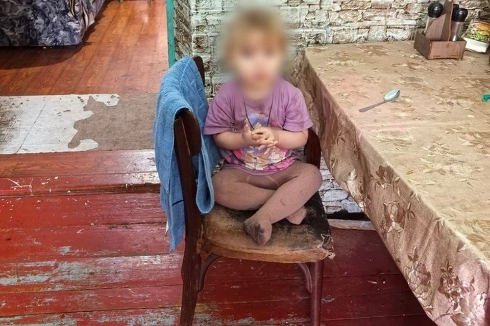    Грязные и голодные дети кутались в дырявые одеяла. ФОТО: МВД по ЛНР