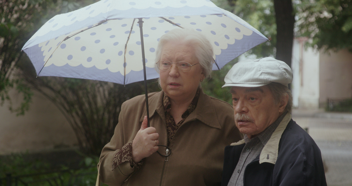 кадр из фильма "Двое в одной жизни, не считая собаки"