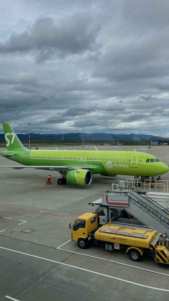 Прилетели во Владик.