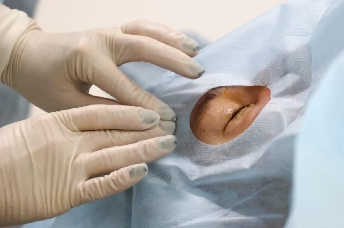    Омские врачи борются за зрение юного любителя опытов из интернета