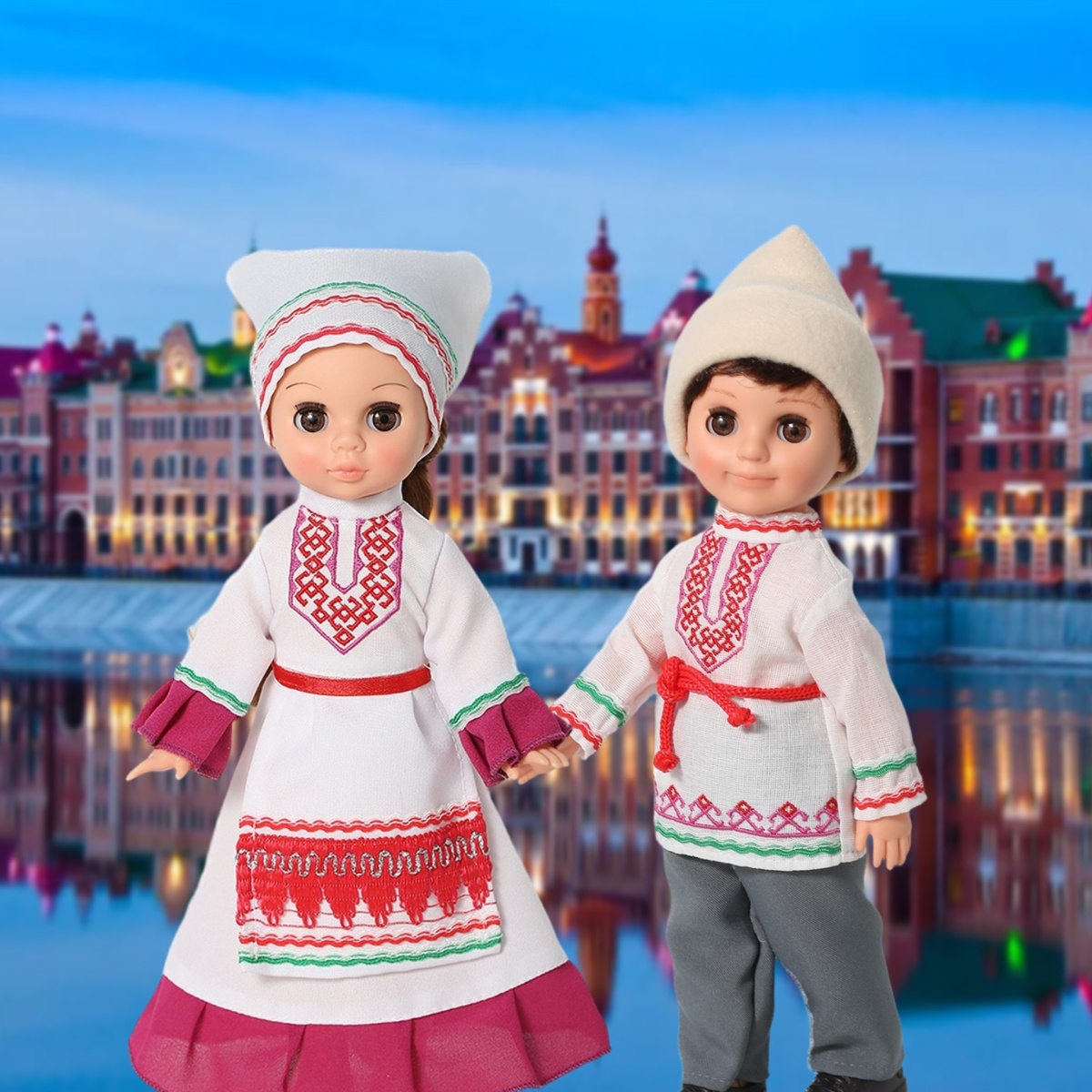 Эля и Мальчик в Марийских костюмах. Фабрика игрушек "Весна".