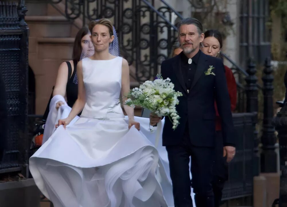    Ума Турман, Итан Хоук и актерский каст "Очень странных дел": первые фото со свадьбы Майи Хоук