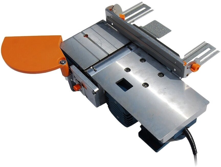 Rebir IE-5708M можно использовать в перевёрнутом положении, в котором он превращается по сути в мини фуговальных станок.