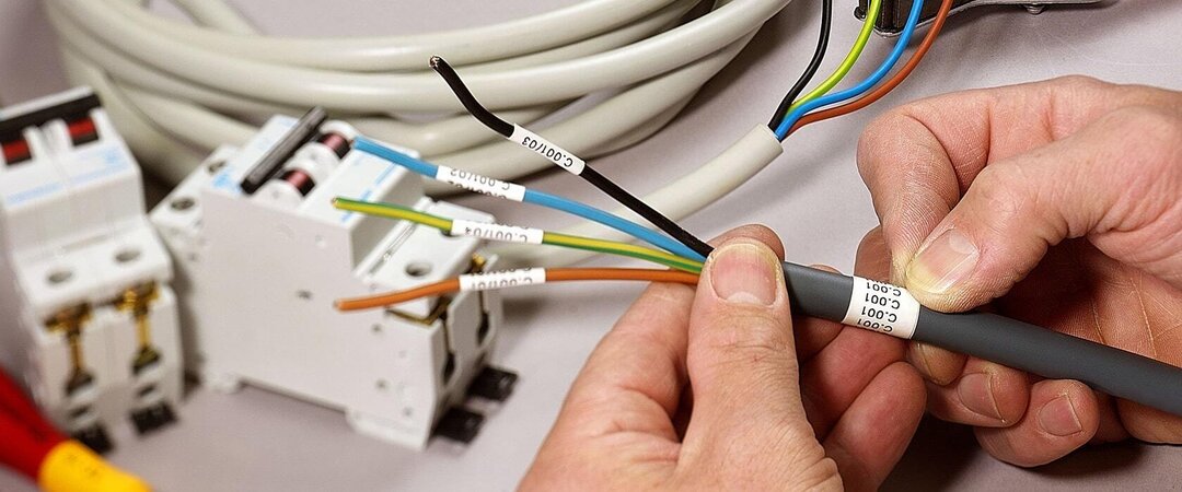 Фаза, ноль или «как попало»: как правильно читать цвета проводов