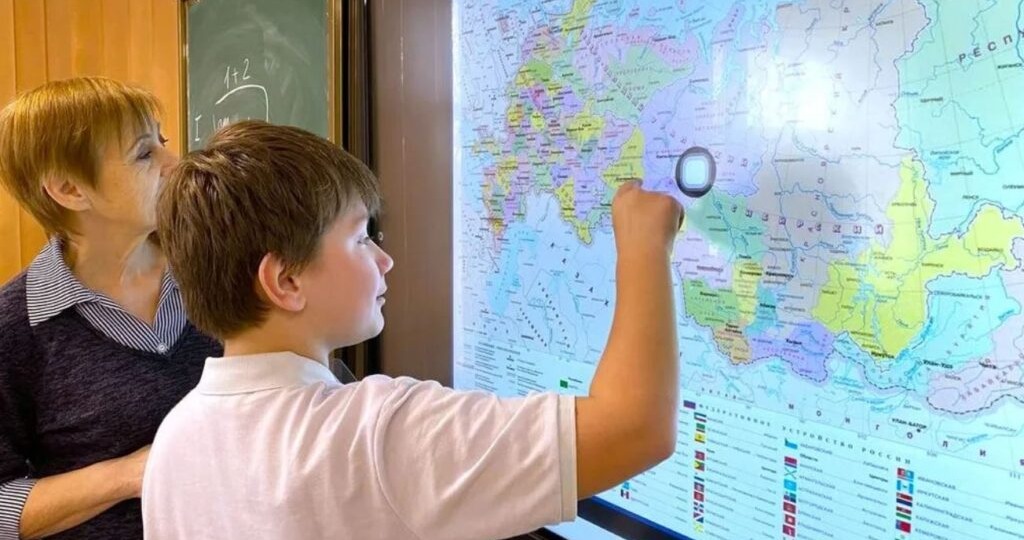 Юные краеведы Неклиновского района совершили виртуальное путешествие по знаковым местам Дона