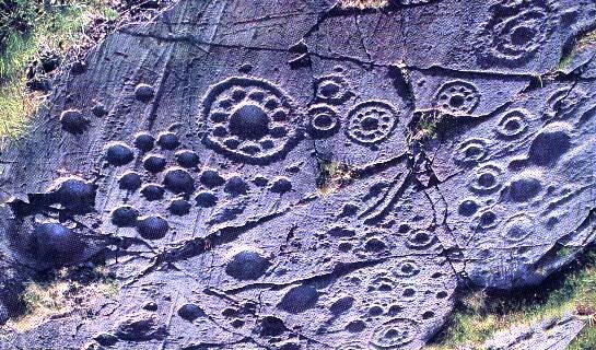 Прохождение нейтронной звезды по небосводу. Наскальный рисунок. Щотландия. 