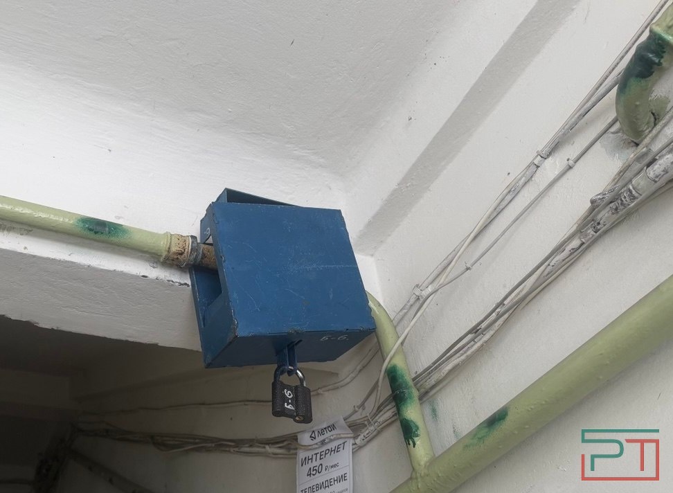 Синий ящик – место перекрытия газовой трубы. Фото: © предоставлено местными жителями