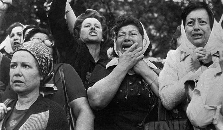 Родственники пропавших людей во время демонстраций в Буэнос-Айресе. 1977
