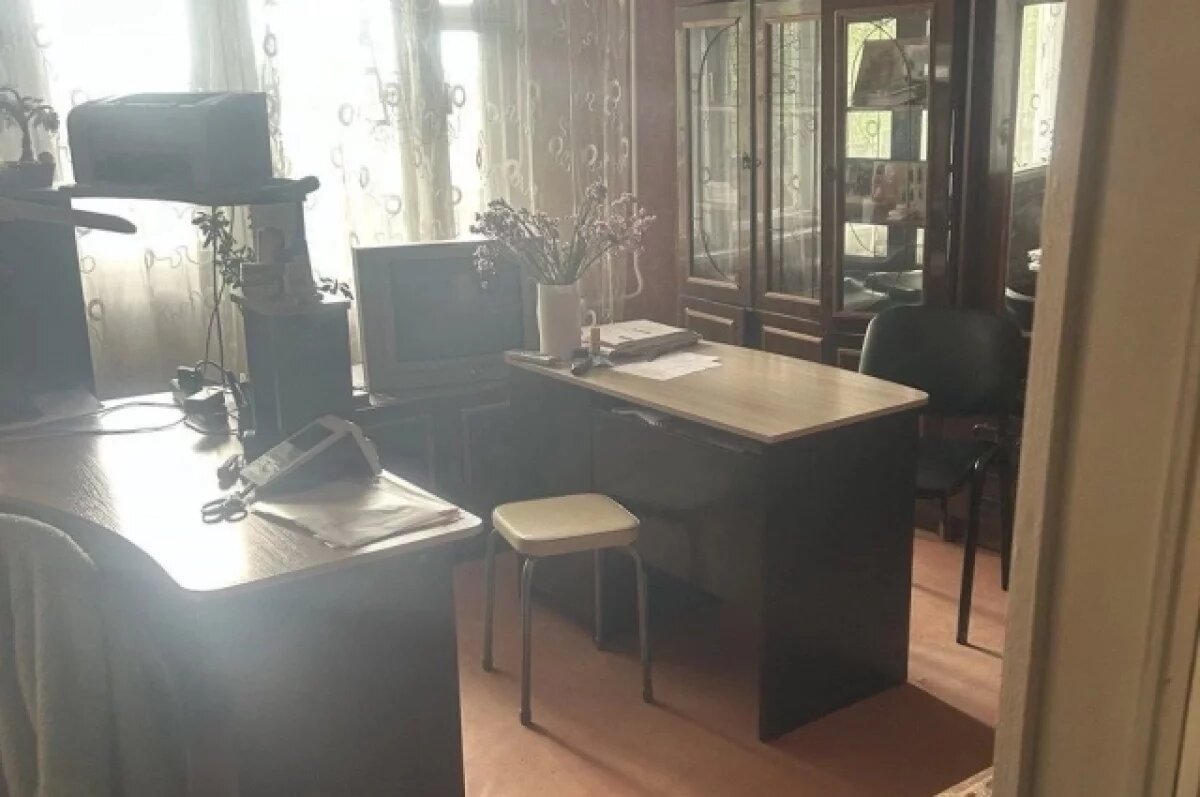    Когда Дмитрий первый раз попал в квартиру, то обнаружил там офис ТСЖ