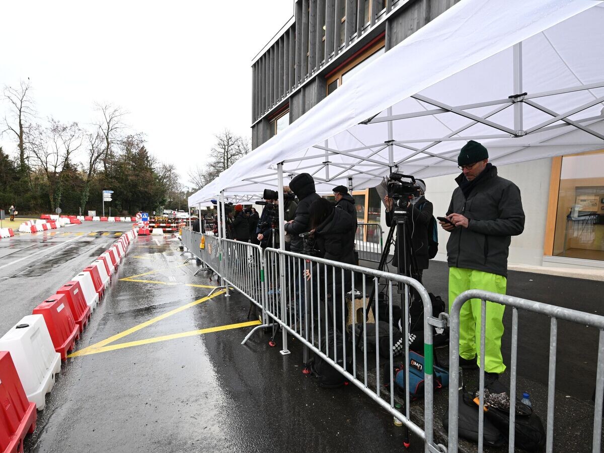    Журналисты у отеля "Интерконтиненталь" в Женеве, где пройдет новый раунд переговоров представителей России, США и Украины | © РИА Новости / Екатерина Чеснокова
