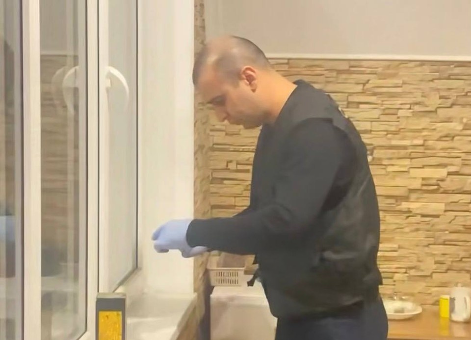    Оперативники выехали домой к девочке после информации об убийстве. Фото: СУ СКР по РСО-Алания