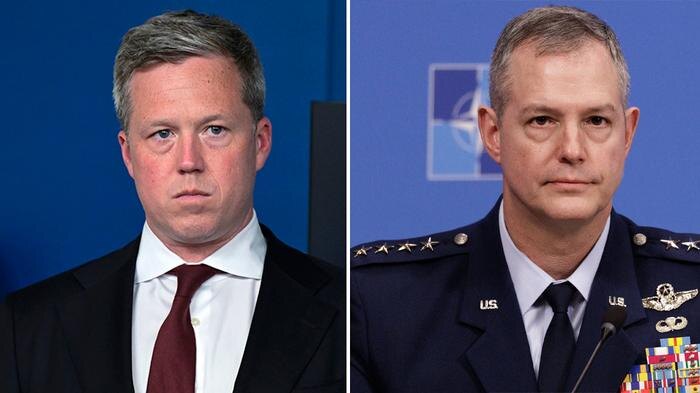 министр армии США Дэниел Дрисколл и главнокомандующий объединенными силами НАТО в Европе Алексус Гринкевич. Обложка © ТАСС / ZUMA, ЕРА / OLIVIER MATTHYS