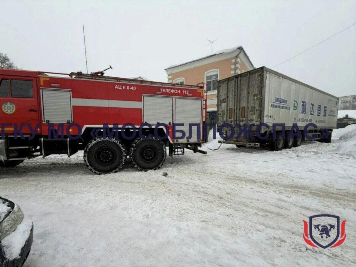    Cпасатели помогли водителю из Китая в Московской области | © Фото : ГКУ МО "Мособлпожспас/Telegram