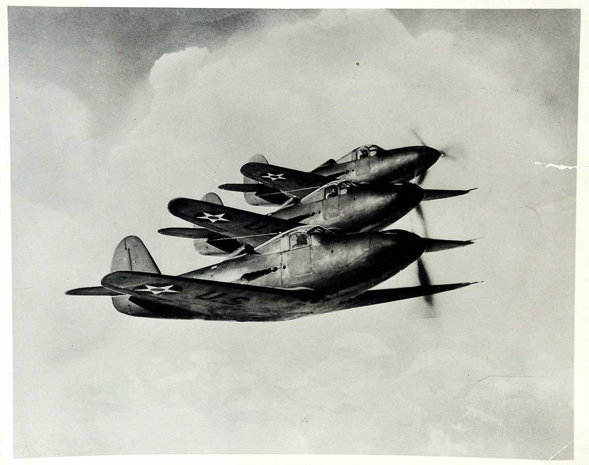 Над аэродромом Фэрбэнкс, советские летчики на американских самолетах. 1943 г.