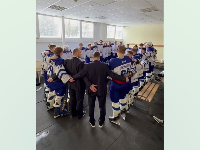 Тверские хоккеисты преподнесли болельщикам приятный сюрприз