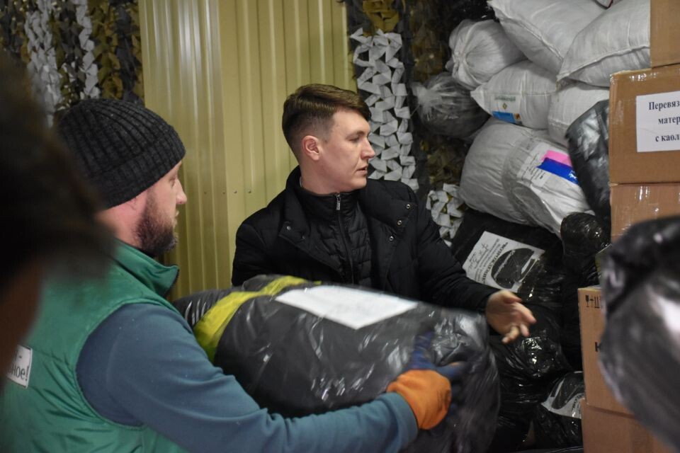    Отправка гуманитарного груза ко Дню защитника Отечества. Источник: пресс-служба "Единой России"