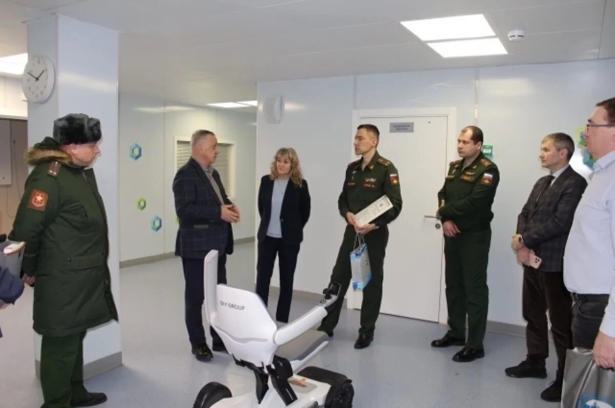    Военный госпиталь в Новосибирске получил инновационное кресло для бойцов