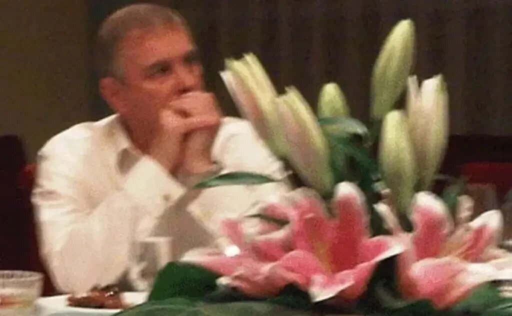 Эндрю на роскошном ужине во время поездки в Китай.
Фото из файлов Эпштейна, Министерство юстиции США