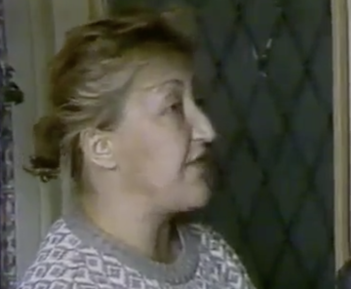 Женщина из дома напротив стала свидетельницей трагедии. Она одна из первых вызвала на место происшествия скорую помощь