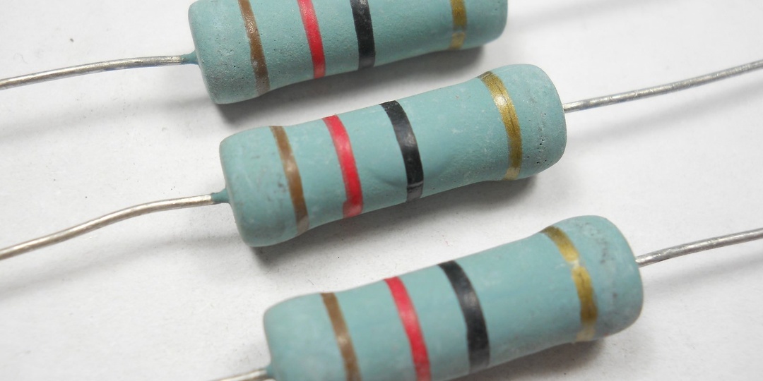 Полоски, которые решают всё: как правильно читать цветовую маркировку резистора?