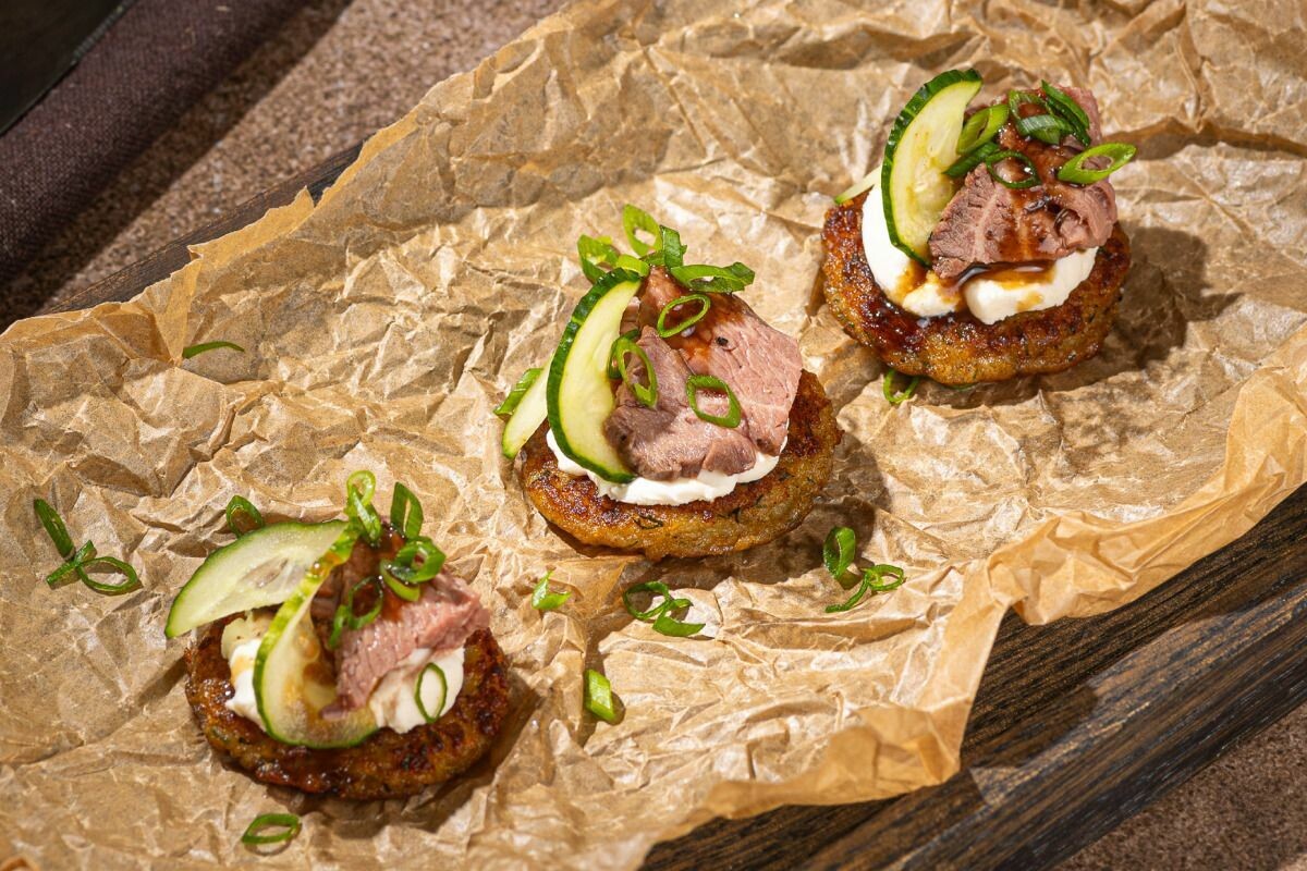 Мини-драник с ростбифом и терияки от «Дари Еду» за 200 ₽