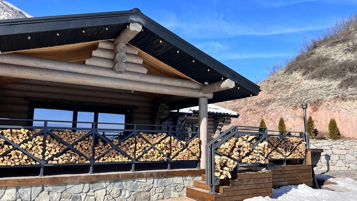 Дом из оцилиндрованного бревна в горах Дагестана. КайзерДом