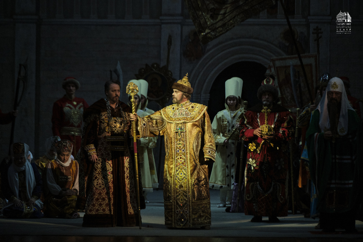 Борис Годунов - Михаил Казаков (Большой театр России, ТАГТОиБ им. Джалиля), Шуйский - Игорь Янулайтис (Большой театр России)