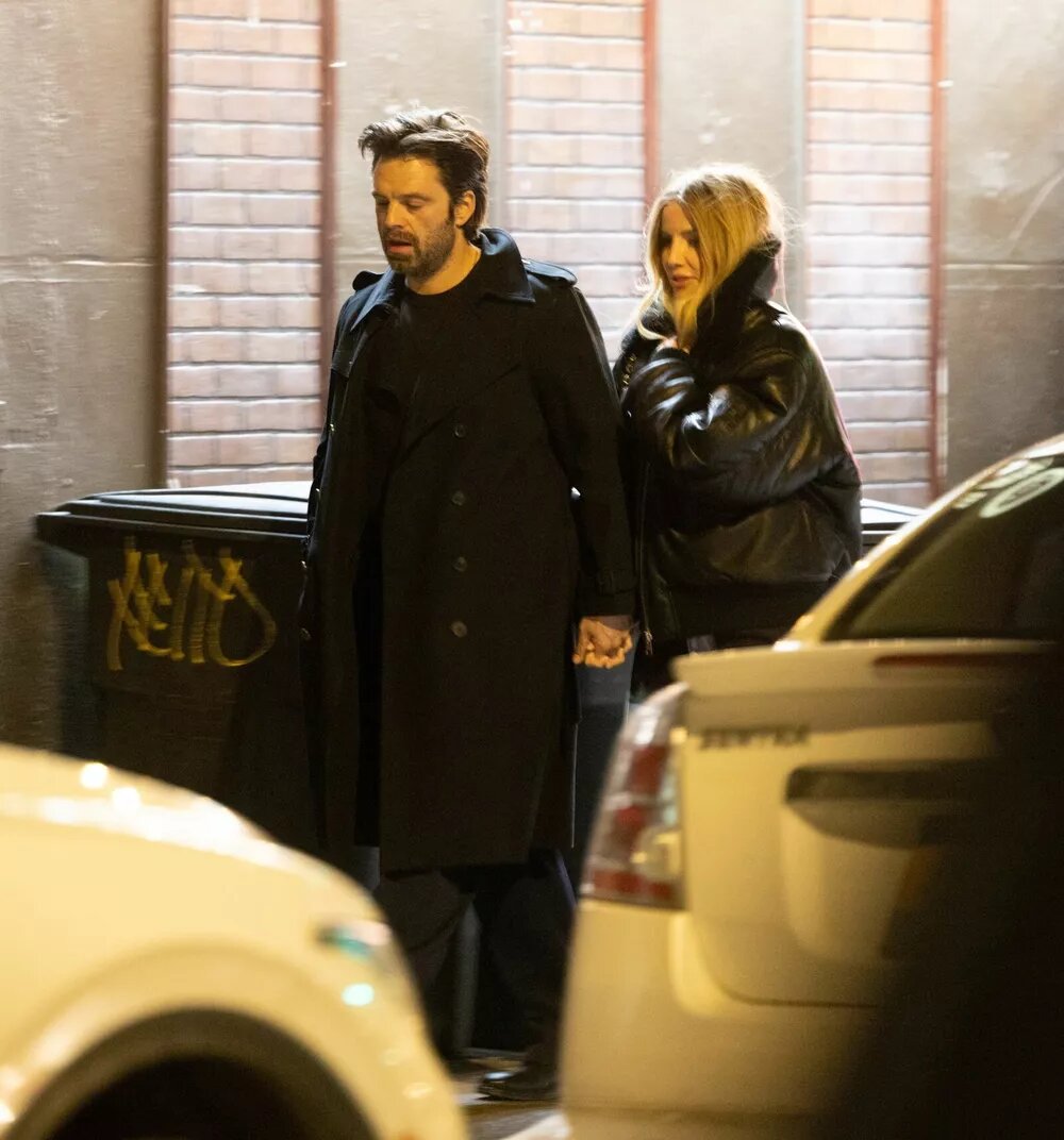 Себастиан Стэн и Аннабель Уоллис📷
