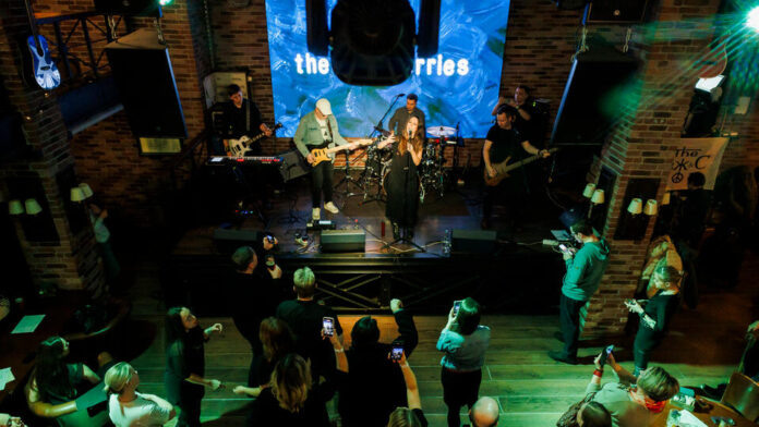    Графика, иллюстрирующая влияние эпохи 2000-х на современную музыкальную сцену