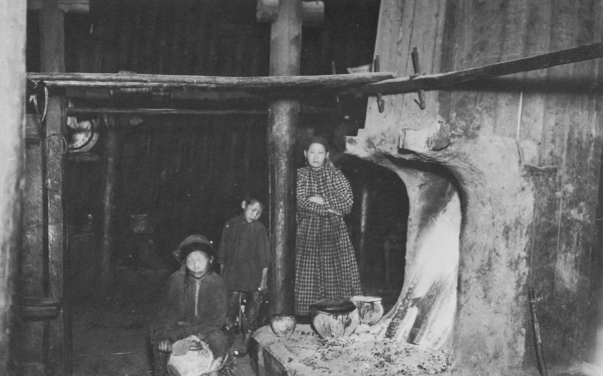    Интерьер традиционного якутского дома