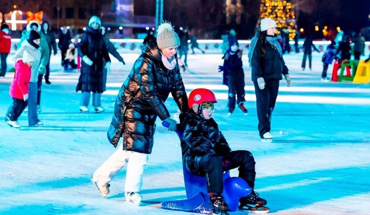     Люди на катке. Источник: mos ru Автор фото: Пресс-служба Мэра и Правительства Москвы