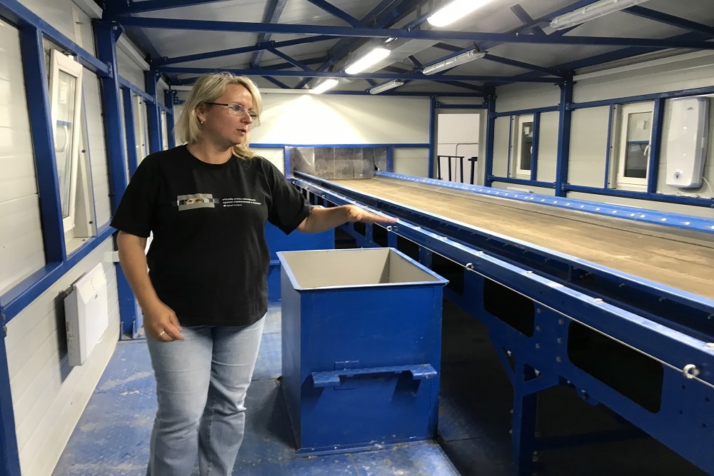    В Архангельской области первый в истории современный мусоросортировочный комплекс начнет действовать в этом году на Соловках. Он уже построен и прошел тестовые испытания - сейчас здесь ведутся работы по оформлению необходимых разрешений и лицензий / Татьяна Сухановская