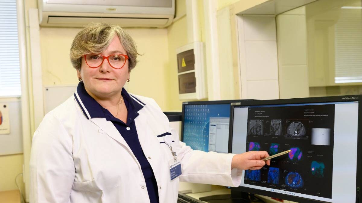    Ведущий научный сотрудник НИИ имени Склифосовского Екатерина Мигунова / Фото: Дмитрий Дубинский / Вечерняя Москва