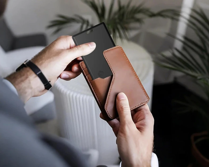 Тонкая карта-трекер wesolvet для iPhone